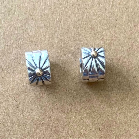 (2) Retired Pandora Starburst 14K Gold And Silver Two Toned Clips (2) - Picture 2 of 11